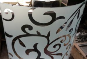 Стекло радиусное с пескоструйным рисунком для радиусных дверей Махачкала